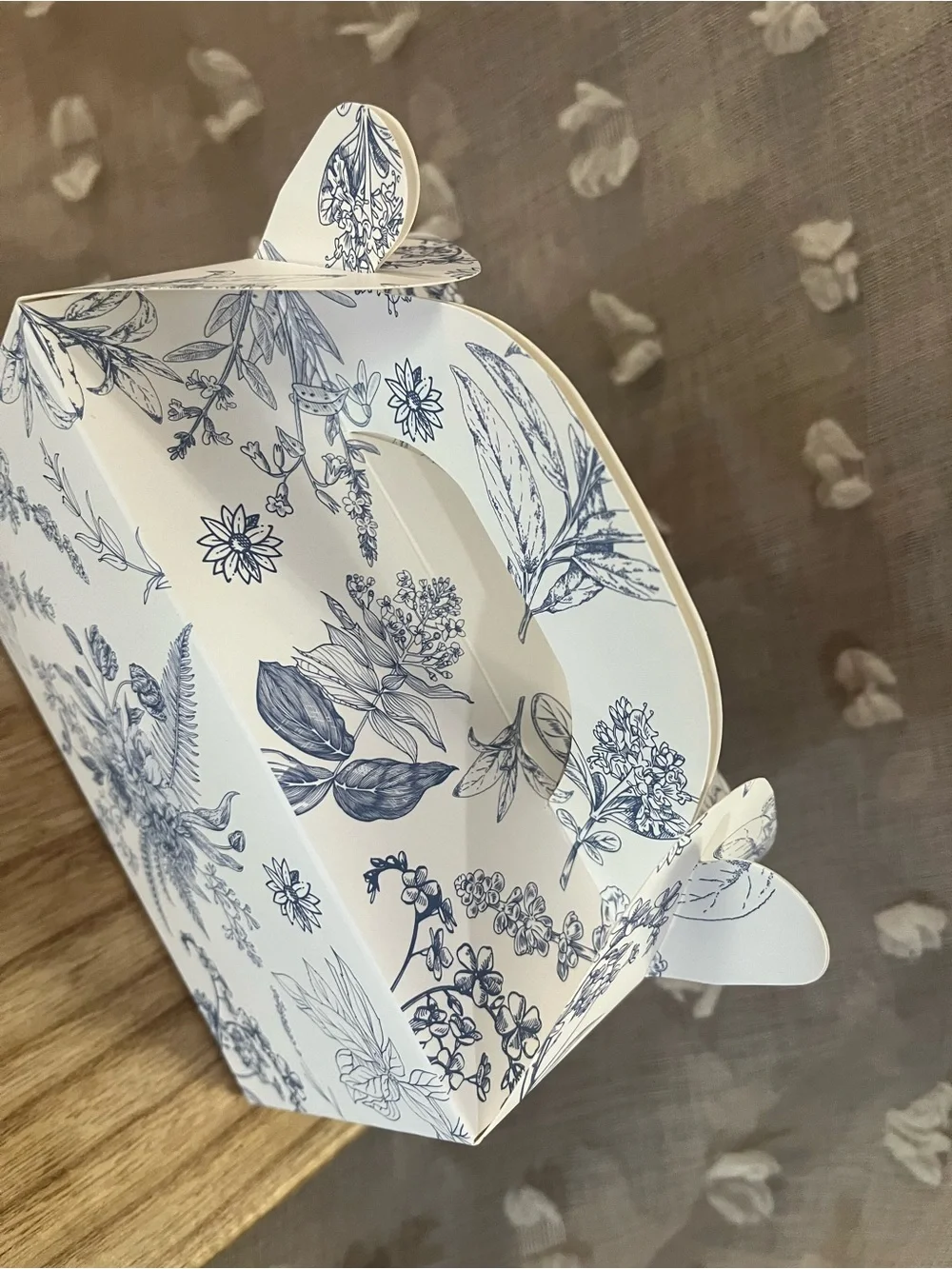 10 Blue & White Floral Gift Box